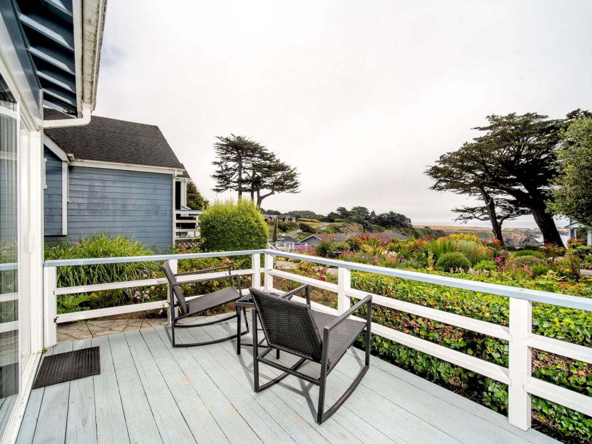 Agate Cove Inn
