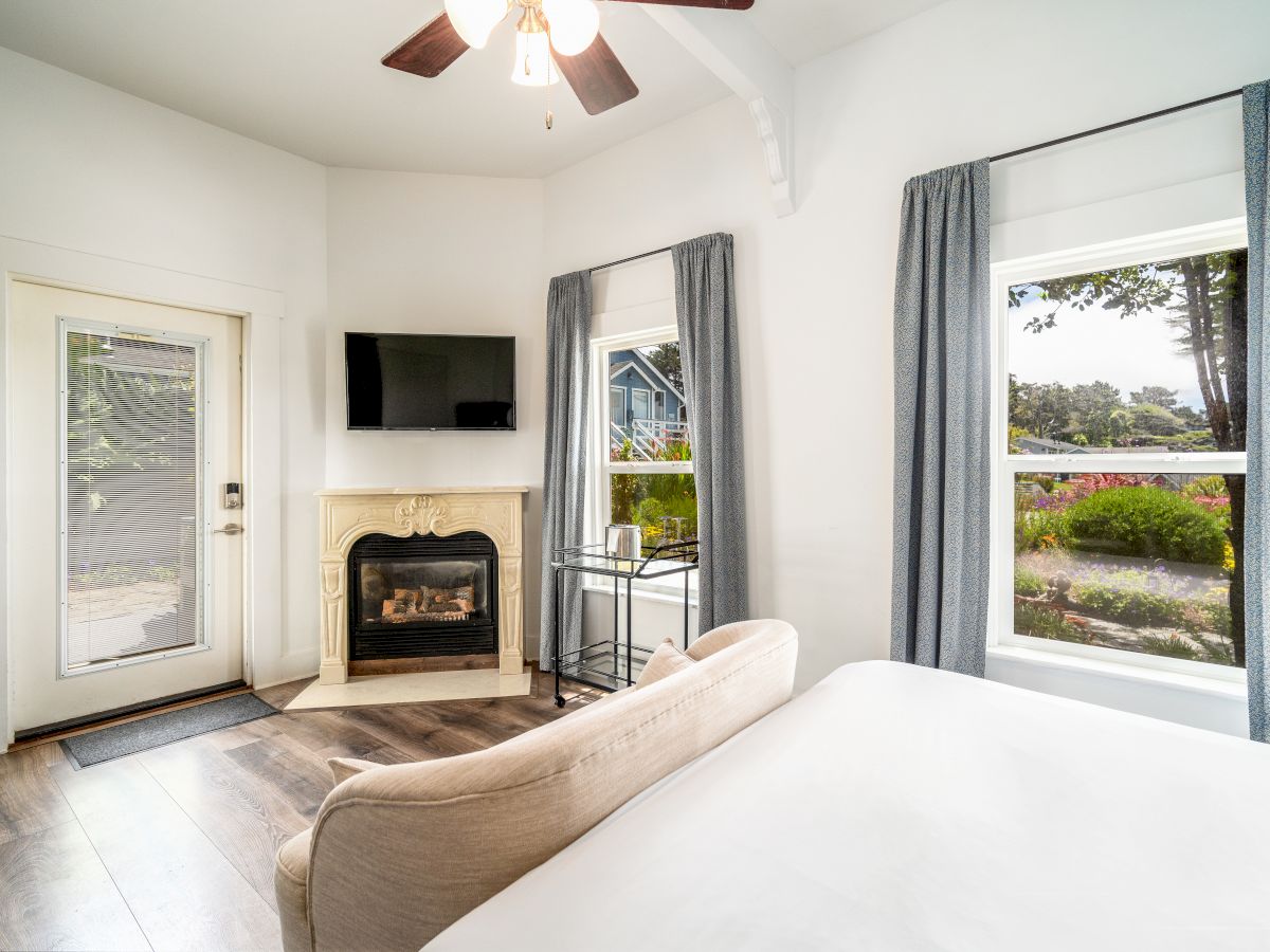 Agate Cove Inn